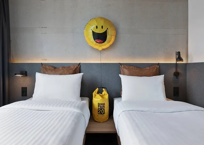 Moxy Altona Hotel 3*