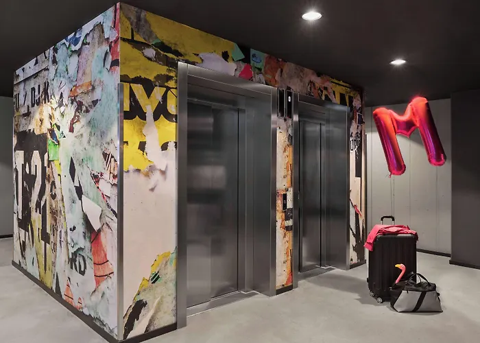 Moxy Altona Hotel 3*
